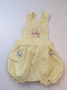 Baby Girl's Vintage Yellow Romper - 6 9 Months - Vintage Summer Outfit - Vintage Baby Romper - Baby Yellow Baby Clothes, Summer Outfit Vintage, Vintage Baby Girl Clothes, Vintage Summer Outfits, Baby Clothes Storage, Classic Baby Clothes, Vintage Childrens Clothing, Vintage Kids Clothes, Yellow Romper