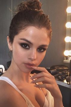 Selena Gomez Makeup, Dark Makeup Looks, Dark Eye Makeup, Makeup Eye Looks, Smokey Eye Makeup, Makeup Eyeliner