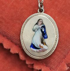 A beautiful genuine antique enamel Virgin Mary medal on a 15 inch long 925 silver chain, German religious Mother Mary charm, very nicely done, in good vintage condition. Ideal for strength and protection necklace, would make a nice gift for someone special! Material: solid silver, enamel Total weight: 3.5g Medal measures: approx. 22 x 17 mm (0.8 x 0.6 inch). Box on photos is NOT included! PLEASE LOOK AT THE PICTURES, THEY ARE PART OF THE DESCRIPTION AND ARE THE ACTUAL ITEM YOU WILL RECEIVE. ALL OUR ITEMS ARE IN WORN, VINTAGE CONDITION. Vintage Silver Necklace With Miraculous Medal, Vintage Sterling Silver Miraculous Medal Jewelry, Vintage Sterling Silver Miraculous Medal, Vintage Miraculous Medal Necklace As Gift, Vintage Miraculous Medal Necklace Gift, Antique Miraculous Medal Necklace As Gift, Vintage Charm Necklace For Commemoration, Vintage Charm Necklaces For Commemoration, Vintage Charms Necklace For Commemoration