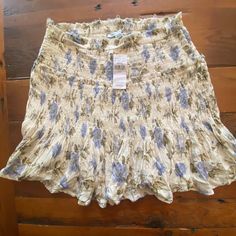 American Eagle Outfitters Floral Gauzy Stretch Mini Skirt; Brand New With Tags - Perfect Condition Nwt Sz Med Cream Floral Print Comes From A Clean, Smoke And Pet Free Home Spring Bohemian Stretch Mini Skirt, Bohemian Mini Skirt For Spring, Floral Mini Skirt, American Eagle Outfitters, Mini Skirt, American Eagle, Womens Skirt, Floral Print, Mini Skirts