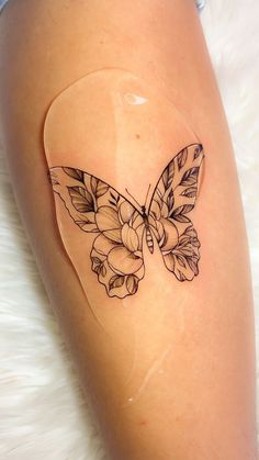 Fine Line Wildflower Tattoo, Butterfly Floral Tattoo, Tattoo Borboleta, Brown Tattoo Ink, Butterfly Tattoos On Arm, Unique Butterfly Tattoos, Ear Tattoo Ideas, Petit Tattoo, Mom Tattoo Designs