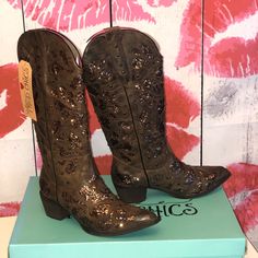 New Beautiful Brown Cowboy Boots With Gold Glitter Inlays And Pink Insides. Sparkly Boots, Brown Cowboy Boots, Boots For Women, Western Boots, Brown Gold, Gold Glitter, Cowboy Boots, Cowboy, Glitter