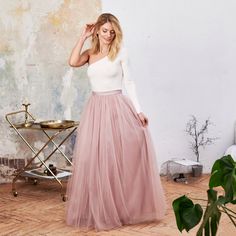 ️La jupe en tulle pour femme est parfaite pour célébrer toutes les fêtes. Mariage, bal de promo, soirée romantique et bien plus ️ La haute qualité des matériaux le rend confortable à utiliser ️ Large gamme de couleurs ️ Longueur variable et quantité de couches ️La ceinture Atlas parfaite pour un look él�égant ❣️Vous pouvez commander des dimensions personnalisées selon vos mesures Si vous avez un rendez-vous important, veuillez nous le faire savoir et nous nous dépêcherons de créer le look parfait Blush Tulle Skirt, Tutu En Tulle, Bridesmaid Tulle, Womens Tulle Skirt, Tutu Skirt Women, Tiered Tulle Skirt, Skirt Tiered, Skirt Tutu