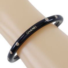 ◆100% (Genuine)◆ Iem No. I131824089 Brand CHANEL Item Bangle Gender Women Country of origin France Color black Material plastic Weight 10g Accessories None Size cm (approx.): Band Length: 19.5Band Width: 0.7inch (approx.): Band Length: 7.7Band Width: 0.3 Item Rank A- rankCondition 【Outside/Other】 (Surface) Fine Scratches If you have any questions about the product details, please contact us at any time. I will update item description for you. Chanel Bracelet, France Colors, Chanel Model, Chanel Jewelry, Bangles Jewelry, Fendi Bags, Burberry Bag, Dior Bag, Chanel Bag