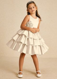 Cupcake features a sweet A-line silhouette in matte satin, accented with a delightful scoop neckline and playful bows. Its sleeveless design adds a cheerful touch, making it an adorable choice for any special occasion. Champagne Flower Girl Dresses, Satin Flower Girl Dresses, Dress Poses, Cupcake Flower, Champagne Flower Girl, Flower Girl Dresses Champagne, Satin Flower Girl Dress, Military Ball Dresses, Sage Dress