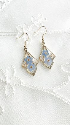 Thank you for visiting Fleur_Belles! 🌸 An elegant pair of pressed flower earrings made with real pressed flowers, forget me not and gold flakes.  🌺Due to the handmade nature of this product, slight variations may occur, however, the design remains as similar as possible. 💖CARE about the handmade earrings💖 Please keep in a dry place and avoid prolonged direct sunlight, water, chemicals and perfumes to maintain and preserve the earrings beauty. Elegant Blue Pressed Flower Earrings, Blue Pressed Flowers Drop Earrings, Blue Pressed Flower Earrings For Gift, Pressed Flower Earrings, Handkerchief Style, Flowers Gifts, Flower Bag, Gold Flakes, Earrings Blue