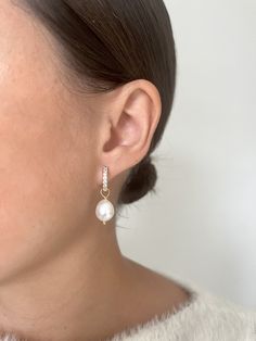 Gold dangle diamond style hoop earrings featuring a lustreous Oval Freshwater pearl.  Why are they perfect for you? -These earrings are high quality 14k gold filled, they won't tarnish.  -Lightweight genuine freshwater pearls of 1 cm approx -Timeless and elegant. Perfect for any special occasion, even your wedding day. - The best choice to buy as a gift for your loved ones. Comes in beautiful suede pouch and we can add a gift note if requested.   - Handmade to order in our UK studio Matching pen Dangle Pearl Earrings, Bridal Pearl Earrings, Pearl Bridal Jewelry, Bridal Earrings Pearl, Freshwater Pearls Earrings, Pearl Earrings Dangle, Earrings Long, Bridal Pearls, Gold Earrings Dangle