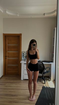 Body Shapes Aesthetic, Petite Figure Aesthetic, Petite Gym Girl, Abs Body Shape Aesthetic, Hourglass Body Shape Vision Board, 57kg Woman, Workout Body Aesthetics Women, Hourglass Body Shape Aesthetic Slim Fit, Good Body For Girl