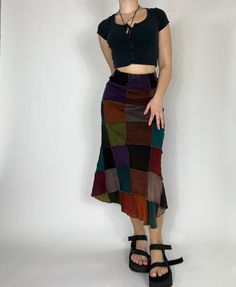 Early 2000s Skirt Outfits, Skirt Shirt Outfit, 90s Denim Skirt Outfit, Long Skirt Styling, Maxi Skirt And Tshirt, Styling Mini Skirts, Long Vintage Skirt, Earthy Business Casual, Skirts Outfits Black Women