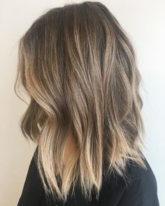 Blonde Lob, At Home Hair Color, Dark Blonde Hair, Balayage Hair Blonde, Penteado Cabelo Curto