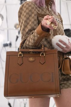 Lv Bags, Cooler Look, Bag Trends, Womens Purses, Bags Designer Fashion