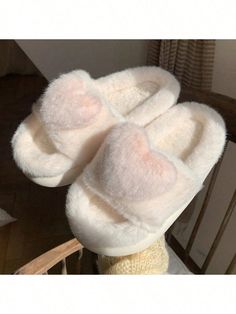 White Fashionable Collar   Animal Novelty Slippers Embellished   Women Shoes Fluffy Shoes, Preppy Bedroom, Heart Plush, Desain Buklet, Dr Shoes, Pretty Shoes Sneakers, Bedroom Slippers, Cute Slippers, Heart Decor