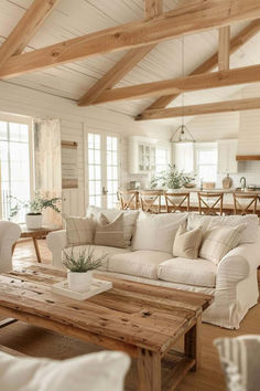 40 Aesthetic Living Room Ideas to Create a Warm and Cozy Space Farmhouse Living Room Decor Ideas, Rustic Farmhouse Living Room, Modern Farmhouse Living, Casa Country, Aesthetic Living Room, Modern Farmhouse Living Room, Farmhouse Living Room, Farmhouse Interior, Farmhouse Decor Living Room