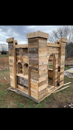 a wooden structure made out of pallet wood