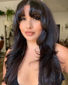 Latina With Bangs, Jet Black Hair With Bangs, 2022 Bangs, Cute Pixie Haircut, Haircut Face Framing, Best Curtain Bangs, Black Hair With Bangs, Long Pixie Haircut, Sleek Pixie