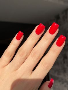 Shellac Nail Polish Colors, Gel Nails Diy, Simple Gel Nails, Minimal Nails, Work Nails, Pretty Gel Nails, Nails Only, Red Nail, Bling Acrylic Nails