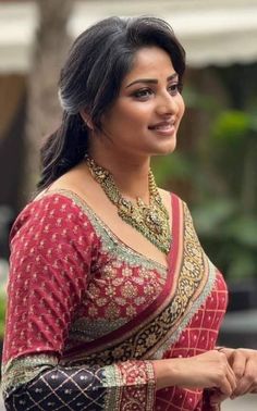 Rachitha Ram, Rachita Ram, Samantha Pics, Glamour Photo, Beautiful Dresses Short, Beautiful Women Over 40, Beautiful Smile Women, Beauty Women, Asian Beauty