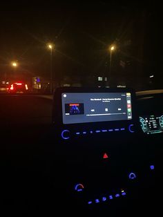 𝐍𝐢𝐠𝐡𝐭 𝐝𝐫𝐢𝐯𝐞𝐬 𝐭𝐨 𝐭𝐡𝐞 ��𝐰𝐞𝐞𝐤𝐧𝐝 💕 >>>> Aesthetic Night Drive, Driving Car Aesthetic, Car Aesthetic Night, Aesthetic Drive, The Weeknd Aesthetic, Weeknd Aesthetic, 1st Car, Night Drives, Girls Driving