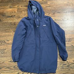 Brand - Patagonia Style - Rain Coat Size - L Patagonia Rain Jacket, Patagonia Style, Patagonia Jacket, Patagonia Jackets, Rain Coat, Patagonia Womens, Patagonia, Rain Jacket, Color Blue