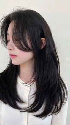 Flicks Haircut Short Hair, Korean Middle Length Hair, Flicks Haircut Long Hair, Potong Poni Ala Korea, Flicks Haircut, Hair Cut Pic, Hairstyle Art, Cut Pic, Hair Curling Tips