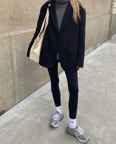 Glam Casual Outfit, Spy Style, Outfits Leggins, Working Outfit, Autumn City, Stile Kendall Jenner, Look Legging, Black Leggings Outfit, Leggings Outfits