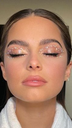 EUPHORIA MAKEUP AND INSPO | RHINESTONE MAKEUP Fun Wedding Makeup, Easy Festival Makeup, Festival Makeup Looks, Bday Makeup, Starfall Ball, Looks Festival, Hangout Fest, Music Festival Makeup, Makeup Festival