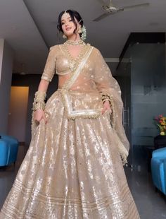 Golden Blouse Lehenga, Golden Lehenga Simple, Designer Lehenga Unique, Lehenga Jewellery Ideas, Lehenga Simple, Lehenga For Engagement, Lengha Design, Lehenga Ideas