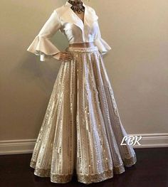 Designer Lengha, Lehenga For Girls, Lehenga Top, Crop Top Design, Blouse Lehenga, Lehenga Choli Designs, Crop Top Lehenga, Makeup Order, Indian Lehenga Choli