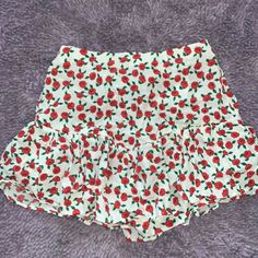 New With Tags Size Xs Short Skort Cute White High Waist Bottoms, Floral Print Short Bottoms For Brunch, Short Floral Print Bottoms, Spring White Floral Print Bottoms, Cute Summer Bottoms For Day Out, Cute High Waist White Shorts, Cute White Fitted Bottoms, Cute Fitted White Bottoms, Casual White Floral Print Bottoms