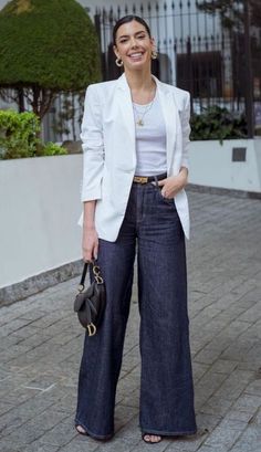 20 BLAZER OUTFIT IDEAS FOR OLDER WOMEN - valemoods Jeans Outfit For Work, Wide Leg Jeans Outfit, Looks Jeans, Blazer Jeans, Casual Work Outfits, Womens Casual