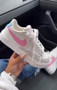 Pink Nike Sneakers Outfit, Girly Sneakers Aesthetic, Tenis Aesthetic, Nauvoo Illinois, Tennis Nike, Pretty Sneakers, Trendy Shoes Sneakers, Preppy Shoes, Pretty Shoes Sneakers