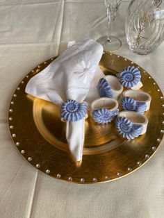 a gold plate topped with blue and white napkins