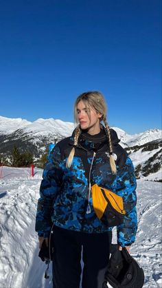 Snowboard Outfit Women, Winter Hiking Outfit Women, Ski Outfit For Women, Ski Inspiration, Snow Fits, Ski Bums, Girls Winter Jackets, Snow Wear