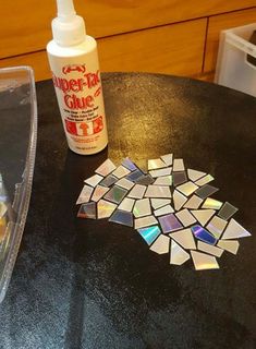 CD Mosaic Table : 3 Steps (with Pictures) - Instructables Cd Mirror, Cd Diy, Mosaic Table Top, Old Cd, Old Cds, Cd Collection, Cd Crafts, Cd Art