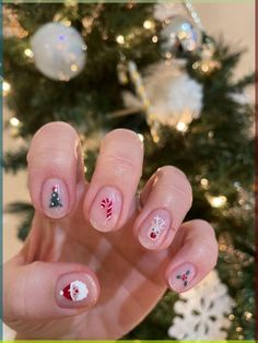 Nails Cute Christmas, Christmas Nails Santa Claus, Santa And Reindeer Nails, Short Cute Christmas Nails, Simple Xmas Nail Designs, Christmas Nails Tree, Nail Art Christmas Designs, Nail Christmas Designs, Nail For Christmas