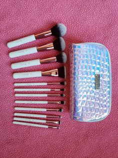 BH Cosmetics Crystal Quartz Brush Set Bh Cosmetics Brushes, Black Nails With Glitter, Dulhan Mehndi, Mascara Makeup, Makeup Store, Dulhan Mehndi Designs, Beauty Therapy, Juicy Lips, Makeup Room