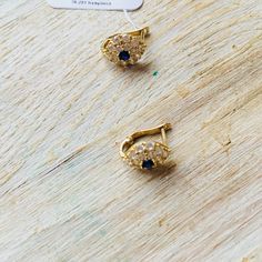 DETAILS MATERIALS: - Classic latch back earrings made of 14 kt yellow solid gold. DIMENTIONS: 1.2 cm x 0,9 cm - Gold type: AU 585/ 14 carats, yellow. Latch back closure. These earrings beautifully cover the earlobe as their front is slightly curved. Earrings are sold in pairs ( 2 earrings). You can find more gold earrings here: https://www.etsy.com/shop/LuxoroDesignJewelry?ref=seller-platform-mcnav§ion_id=27165532 SHIPPING All items in our shop will be shipped in a gift box ( no extra charge). P Gold Plated Lever Back Earrings For Anniversary, Gold Cluster Earrings In 14k, Hallmarked Teardrop Cubic Zirconia Earrings, Anniversary Clip-on Huggie Earrings, Cluster Yellow Gold Earrings For Gifts, Curved Earrings, 2 Earrings, Solid Gold Earrings, Gold Gift