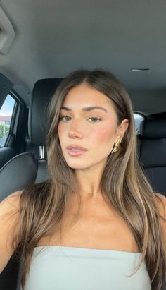 Light Brunette Hair, Brown Hair Looks, Brown Hair Inspo, Brunette Hair With Highlights, Brown Hair Balayage, Hair Inspo Color, Light Hair, Light Brown Hair