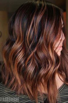 Auburn Hair Color Ideas And#8211; Light, Medium Andamp; Dark Auburn Hair Styles ★ Red Highlights In Brown Hair, Red Brown Hair Color, Beer For Hair, Mom Hair, Copper Balayage, Autumn Hair, Copper Highlights, Womens Hair