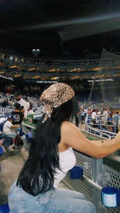 Baseball Aesthetic, Yankees Outfit, Baseball Game Outfit, Game Outfit, Baseball Game, Baseball Games, Inspo Outfit, Gaming Clothes, Airport Outfit