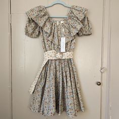 Beautiful Petersyn Cotton Dress With Hour-Glass Silhouette, Puff Sleeves, And Romantic Cottage-Core Aesthetic. Lovely Vintage Floral Print. Invisible Back Zipper, Elastic Waist With Adjustable Belt. Ptp 17.5" Length 36" Waist Is Stretchable - Goes Up To 14.5" Across. 100% Cotton I'm Happy To Offer Bundle Discounts! The More You Bundle, The Greater The Discount! Tags: Sustainable, Slow Fashion, Minimalist, Lagenlook, Eco-Friendly, Ethical, Indie, Prairie, Ditsy, Floral, Cottage-Core Similar To: E Fitted Prairie Dress For Summer Brunch, Ilana Kohn, Floral Cottage, Christy Dawn, Romantic Cottage, Fashion Minimalist, Hour Glass, Cottage Core Aesthetic, Raquel Allegra