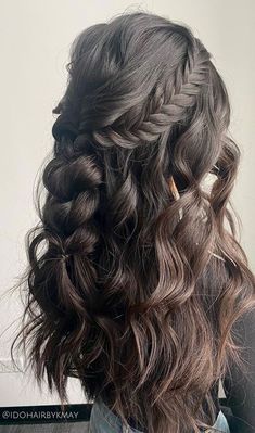 Aesthetic Hair Color, Bridal Hair Half Up, Hair Styles For Short Hair, Bridemaids Hairstyles, Styles For Short Hair, Wedding Hair Half, Tips Hair, Drawing Hair, Bridesmaid Hair Makeup