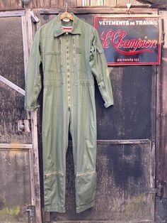 French Vintage Military, Size S/M,  French Paratrooper/Airforce Coveralls. Olive green in colour. Indo-chine/Korea period. Lovely heavy weight 100% cotton Wonderful detail and in excellent condition. Plenty of features and pockets Brass Zip fly (dual direction), zips on both cuffs, 2 vertical zip front pockets, 2 waist pockets with poppers, 2 horizontal lower leg pockets, small 'pen' pocket on left shoulder. Shoulder 18 inches Chest 42 inches Inside leg 29 inches Waist 34 inches  Hips 44 inches Military Style Green Overalls With Pockets, Military Green Overalls With Pockets, French Workwear, Small Pen, Lower Leg, Vintage Military, French Vintage, Military Jacket, Air Force