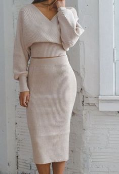 Below The Knee Dresses, Gaun Fashion, Grunge Dress, Cocktail Attire, Sweater Material, Ribbed Sweater, Edgy Fashion