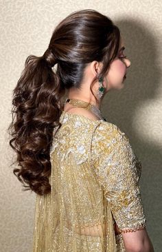 Down Hairstyles For Long Hair, Hairstyles For Gowns, Hair Style On Saree, Pony Hairstyles, Hairstyle Examples, Engagement Hairstyles, Bridal Hairdo, Traditional Hairstyle