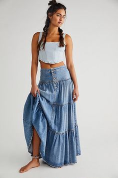 Casual Summer Maxi Skirt With Frayed Hem, Casual Tiered Skirt With Button Closure, Summer Tiered Skirt With Buttons, Summer Denim Tiered Maxi Skirt, Denim Tiered Maxi Skirt For Summer, Spring Maxi Skirt Outfit, Boho Skirt Pattern, Maxi Skirt Outfit, Spring Skirt Outfits