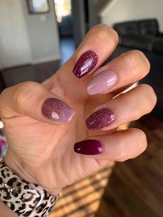 Cheap Makeup Products, Maroon Nails, Manicure Nail Designs, November Nails, Fall Gel Nails, Cheap Makeup, Makeup Aesthetic, Red Nail, Sparkle Nails