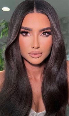 Natural Glam Makeup For Prom, Makeup Ideas With Black Outfit, Elegant Makeup Looks For Brown Eyes, Brunette Makeup Wedding, Mekaup Look, Seductive Makeup Looks For Brown Eyes, Make Up Ideas For Brown Eyes Brunettes, Graduation Picture Makeup Ideas, Make Up Ideas For Graduation