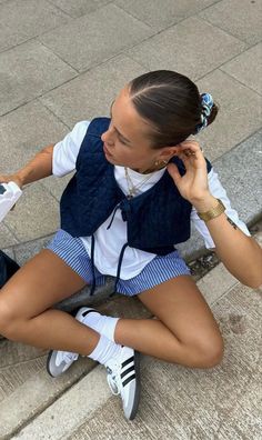 Euro Travel Outfits, California Summer Outfits 2024, Summer Outfit London, Australia Summer Outfits 2024, Spring Outfits 2025, German Summer Outfits, Portugal Style Outfits, Styling Bloomers, Summer Outfits Inspo 2024