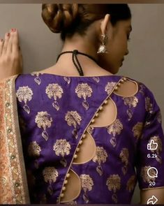 Brocade Blouse Neck Designs, Balaush Design, Back Lace Blouse Designs, Boluses Design, Brocade Blouse Designs Pattern Back, Back Neck Models For Blouses, New Trendy Blouse Patterns, Fancy Back Neck Designs For Blouses, Boatneck Blouse Designs